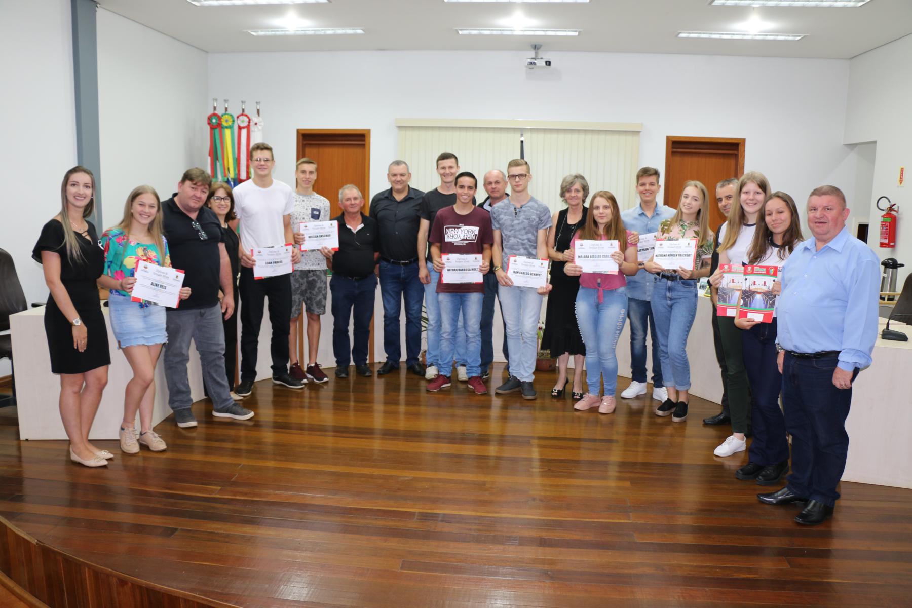 Câmara realiza Sessão Solene de diplomação do Projeto Vereador Mirim