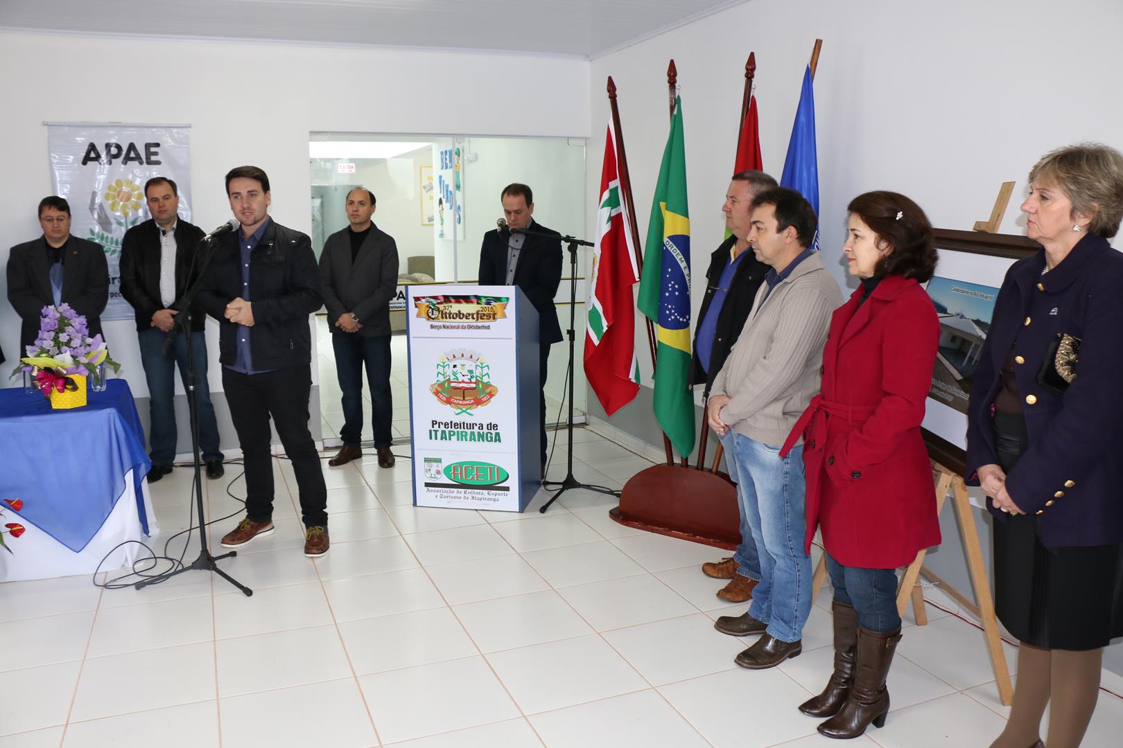 Vereadores prestigiam inauguração da sede própria da APAE