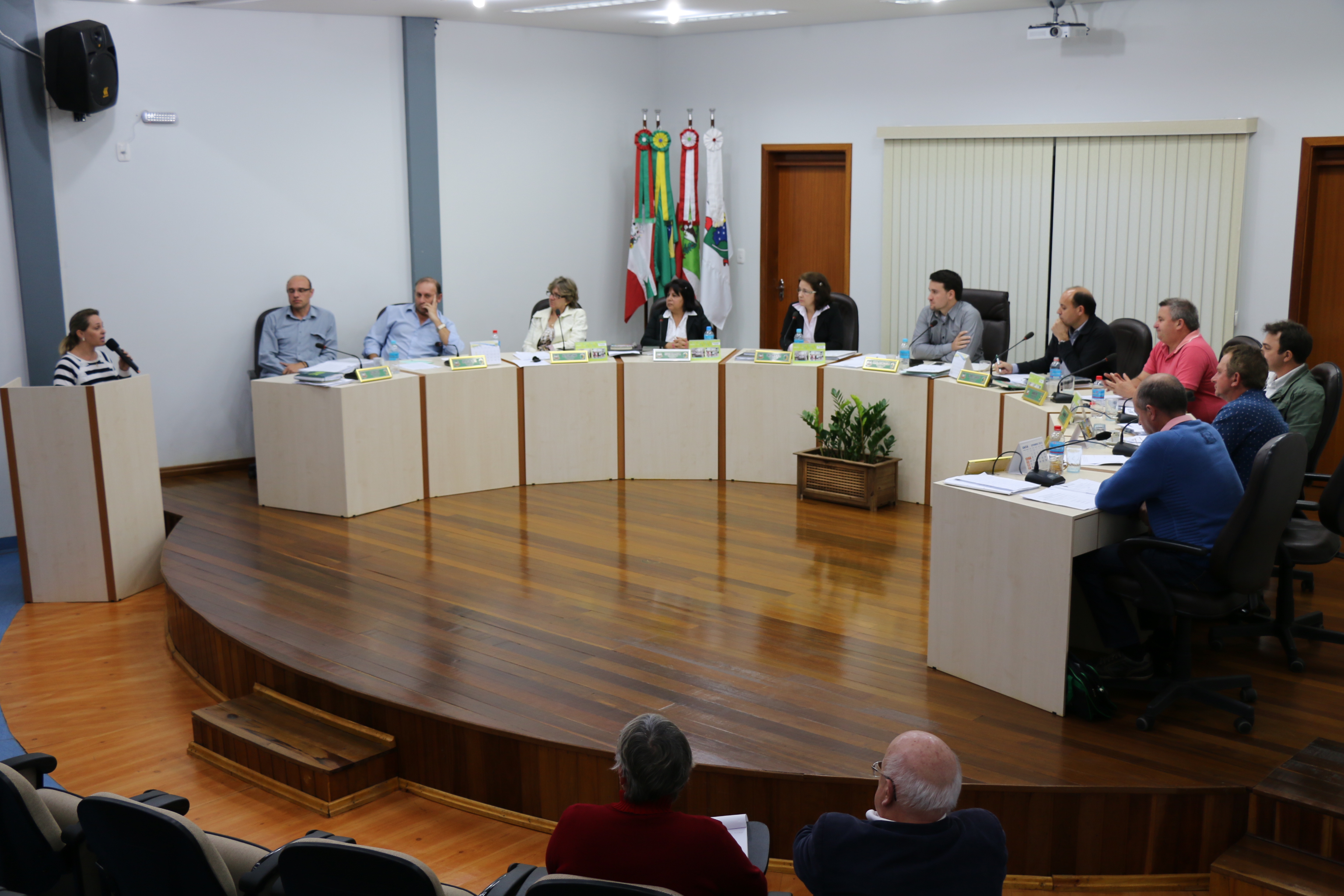 Legislativo teve sessão de muito debate