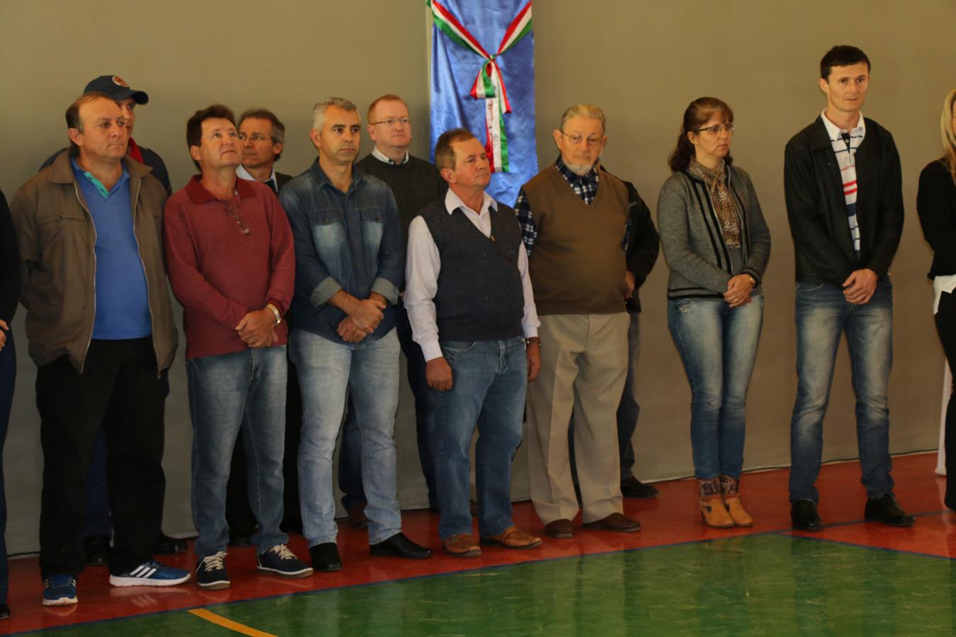 Vereadores prestigiam inauguração de Quadra Coberta